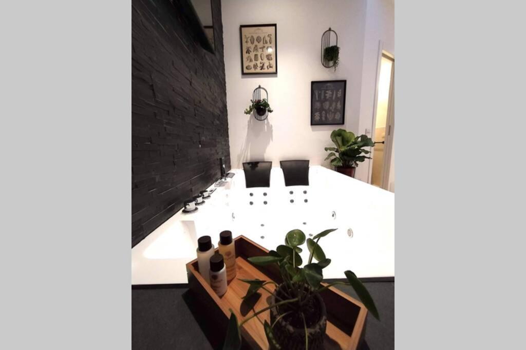 Elegante Open Space Con Vasca Idromassaggio A Trastevere Εξωτερικό φωτογραφία