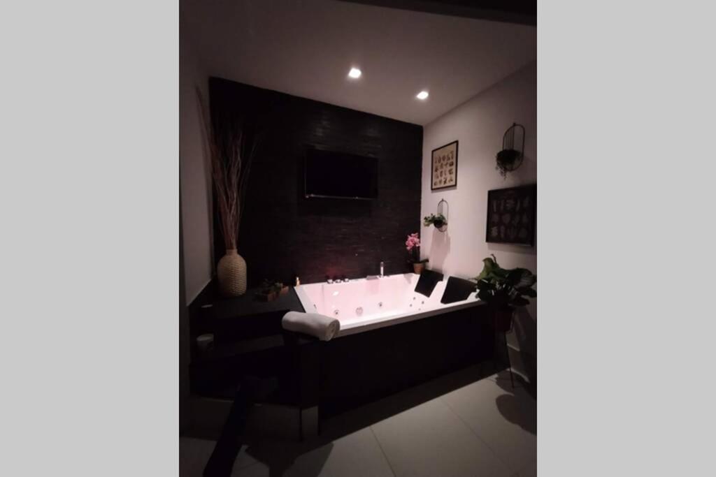 Elegante Open Space Con Vasca Idromassaggio A Trastevere Εξωτερικό φωτογραφία